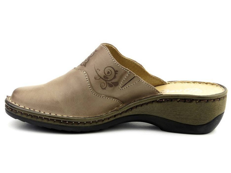 Skórzane klapki damskie z zakrytym noskiem - HELIOS Komfort 270, beżowe