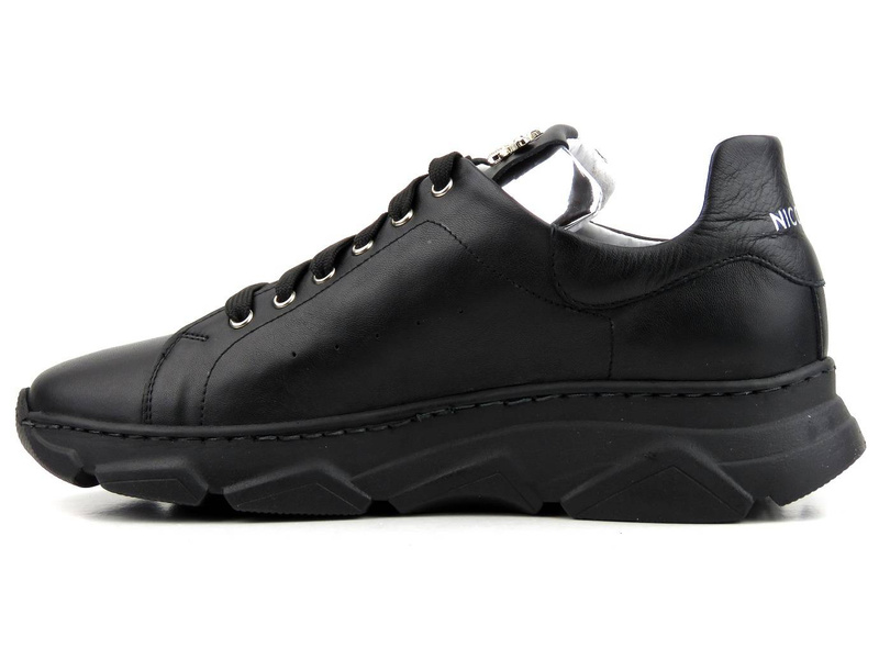 Skórzane sneakersy damskie z pszczołą na języku - NIK 05-0770, czarne