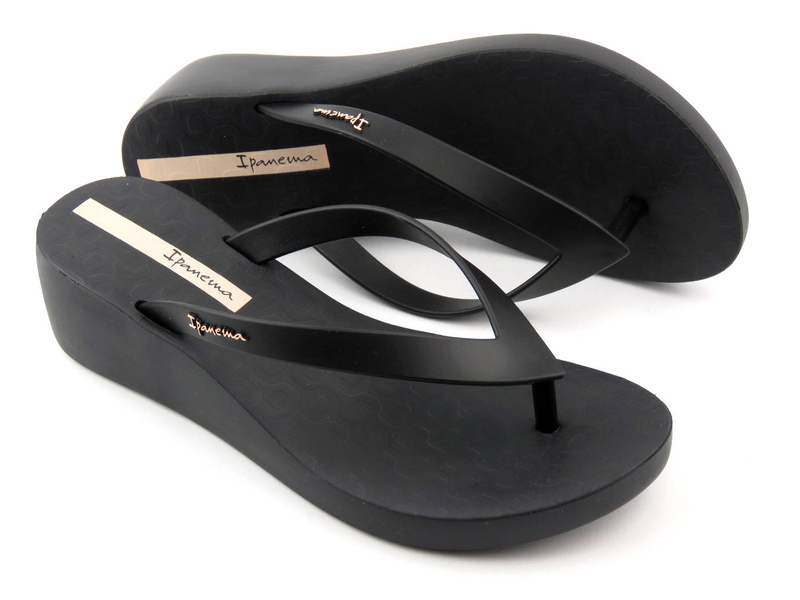 Japonki damskie na koturnie - IPANEMA 26748, czarne