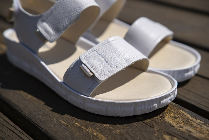 Skórzane sandały damskie na rzepy - Helios 136, białe