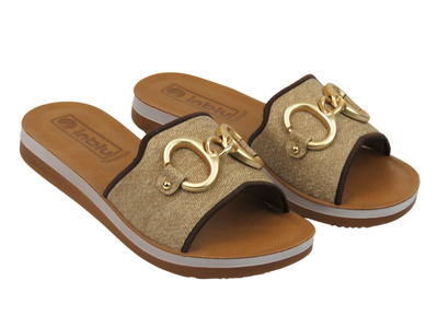 Klapki damskie ze złotą ozdobą - INBLU ZO-09, piaskowe