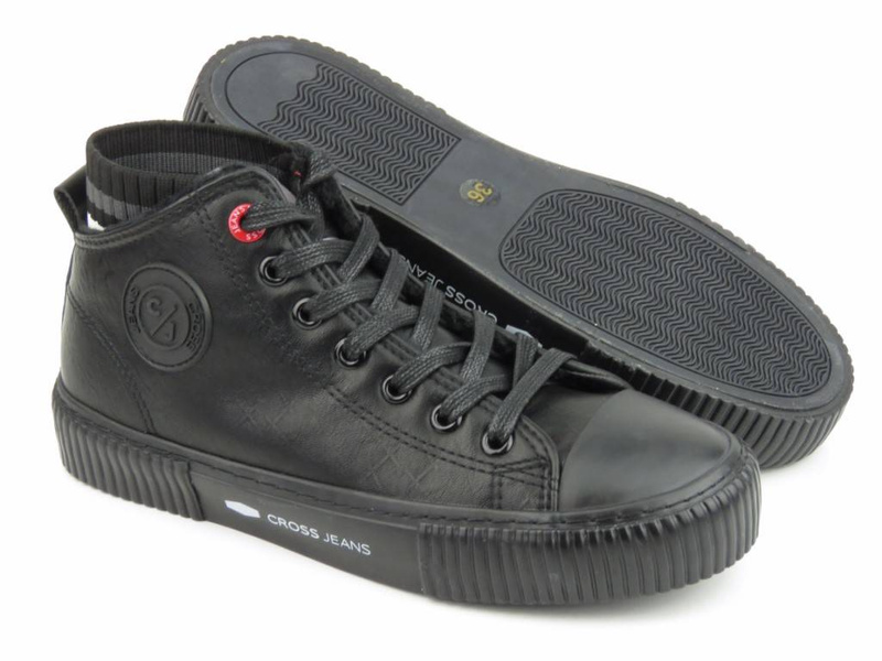 Ocieplane trampki damskie z elastycznym materiałem przy kostce - CROSS JEANS II2R4021, czarne