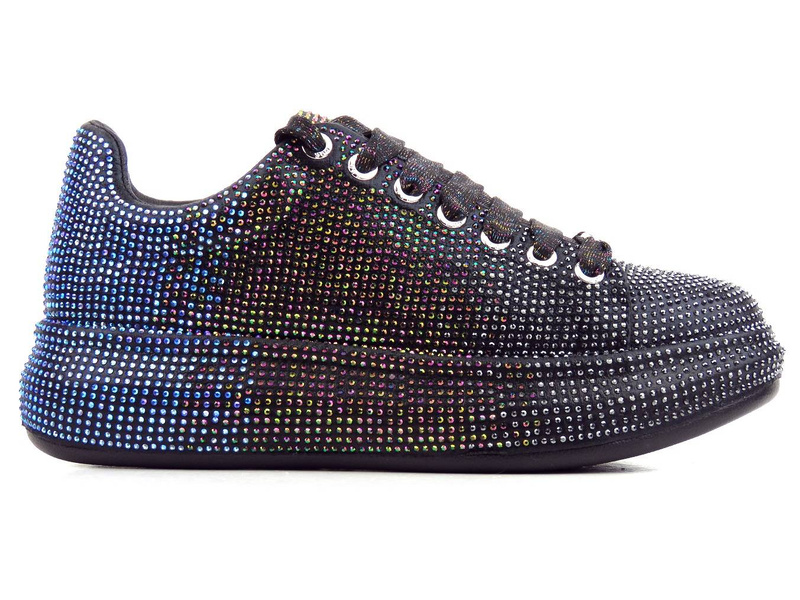 Sneakersy damskie pokryte mieniącymi się cekinami - GOE JJ2N4050, czarne - kolorowe