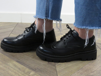 Skórzane półbuty damskie sznurowane czarne Inblu IC-30