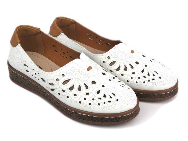 Ażurowe półbuty damskie - Artiker 54C1438, białe