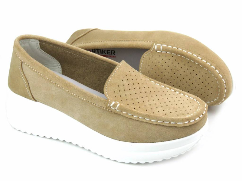 Zamszowe mokasyny damskie na grubej podeszwie - Artiker 52C1759, beżowe