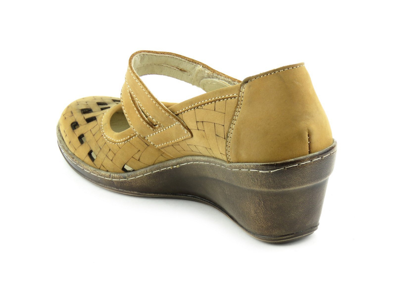 Ażurowe półbuty damskie na koturnie - Helios Komfort 678-2, jasnobrązowe