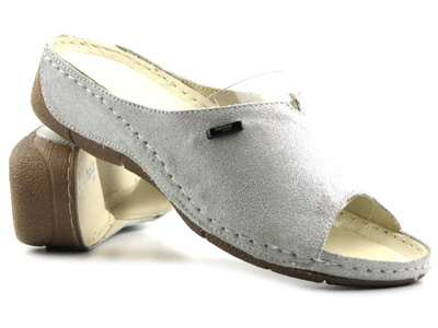 Wygodne, miękkie klapki damskie HELIOS Komfort 105, srebrne