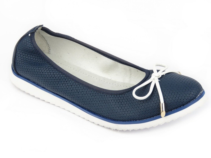 Skórzane, granatowe balerinki Evento 76010