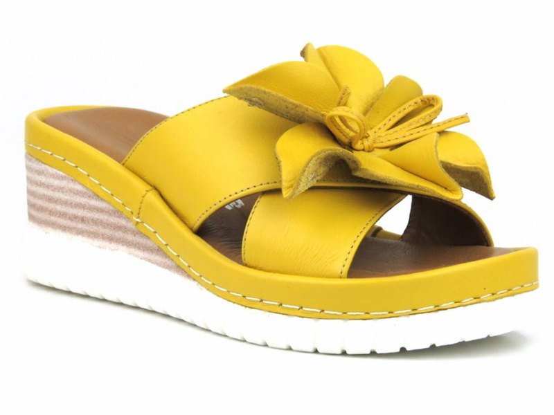 Skórzane klapki damskie na koturnie - Artiker 50C0504, żółte