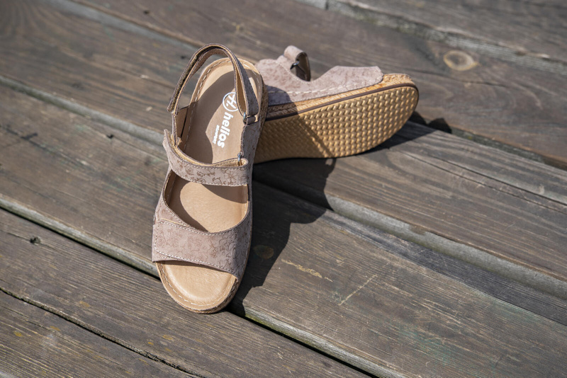 Skórzane sandały damskie na rzepy - Helios 138, beżowe