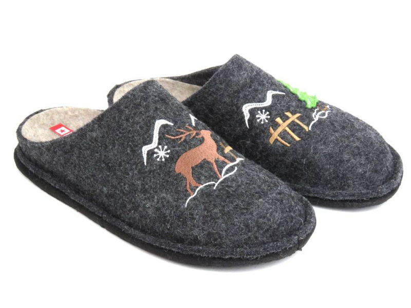 Filcowe kapcie damskie z reniferem- Big Star KK276018, czarne