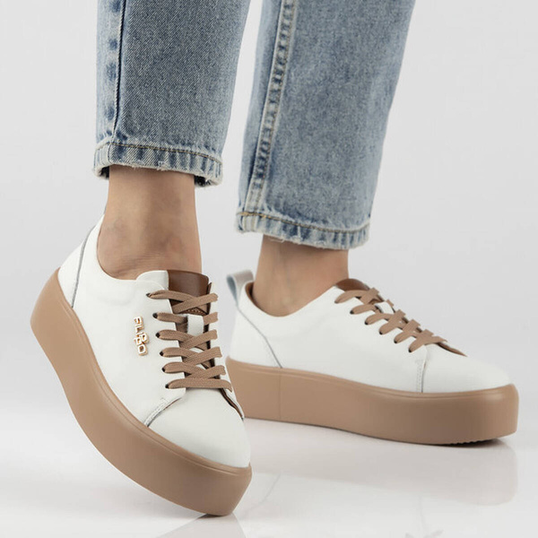 Skórzane sneakersy damskie na platformie - Filippo DP6117/24, biało-beżowe