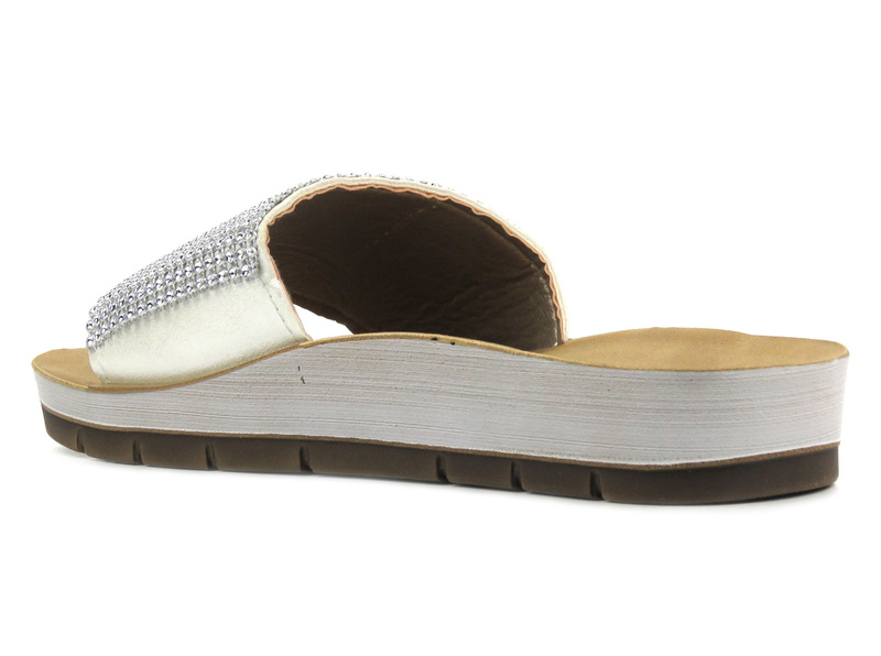 Klapki damskie ze zdobioną cholewką- INBLU Brilla, srebrne