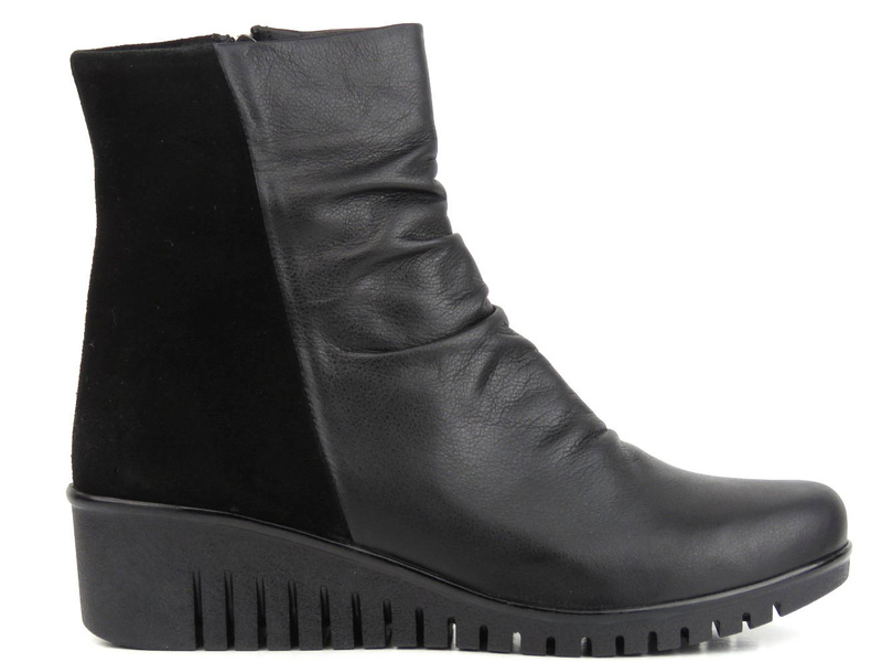 Wysokie botki damskie na koturnie 5 cm - COMFORTABEL 960020-01 czarne