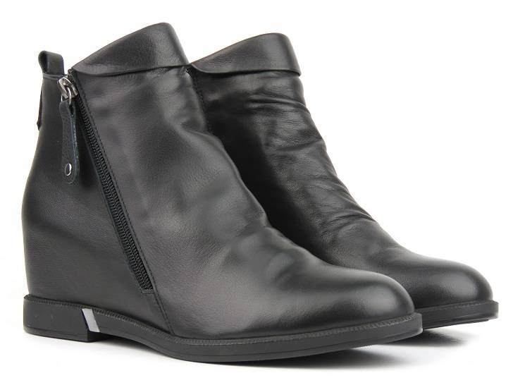 Skórzane botki damskie na koturnie - Venezia 3534 R001, czarne