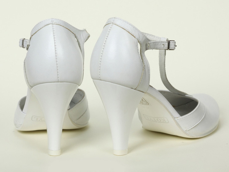 Skórzane czółenka ślubne z paskiem wokół kostki - Kotyl 148, białe, II