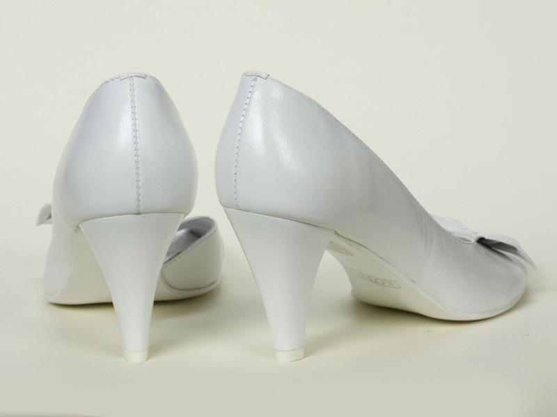 Skórzane czółenka ślubne na szpilce - Kotyl 181, białe