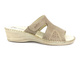 Wygodne klapki damskie na niewysokim koturnie - HELIOS Komfort 203, beżowe