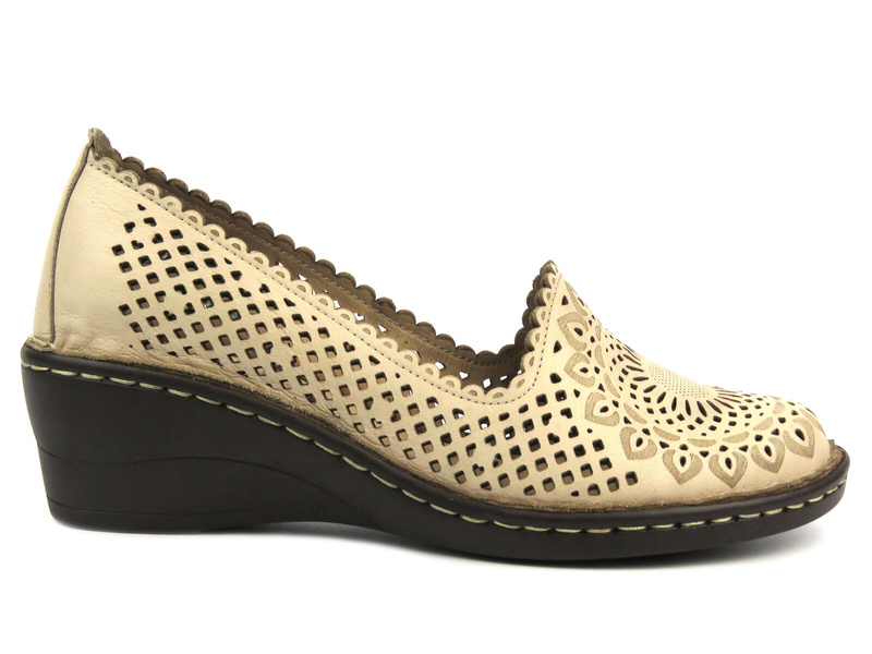 Ażurowe półbuty damskie na koturnie - Comfortabel 730015-08, beżowe