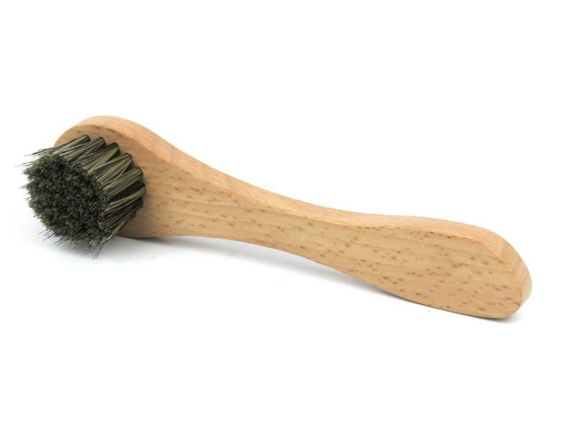 Szczotka do aplikacji umożliwiająca równomierne rozprowadzenie pasy do butów - BAMA