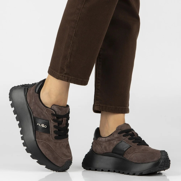 Damskie sneakersy skórzane zamszowe Filippo DP6785/26 ciemnobrązowe – wygodne półbuty na grubej podeszwie