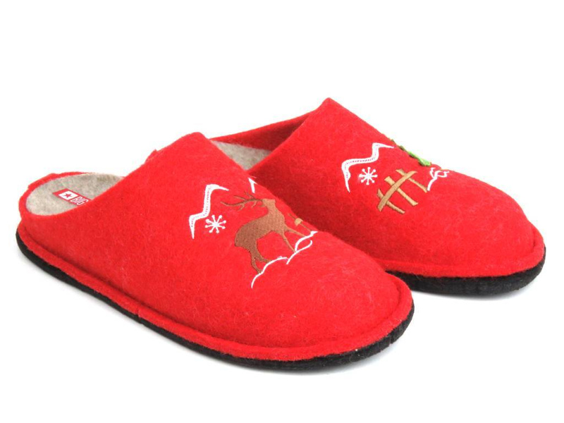 Filcowe kapcie damskie z reniferem - Big Star KK276017, czerwone