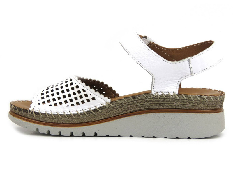 Sandały damskie na niewielkim koturnie - PIAZZA 910077-03, białe