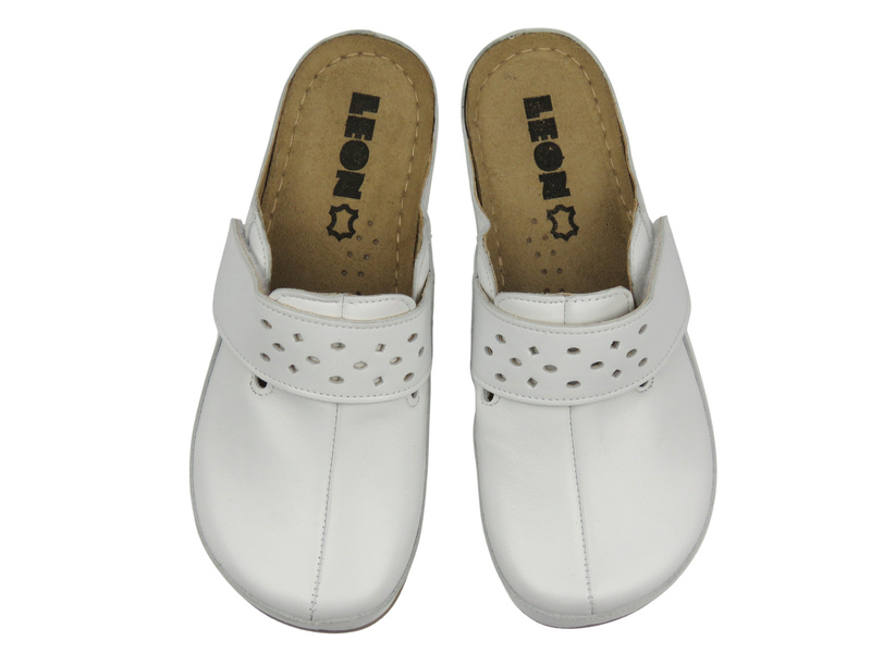 Skórzane klapki damskie białe Leon 902