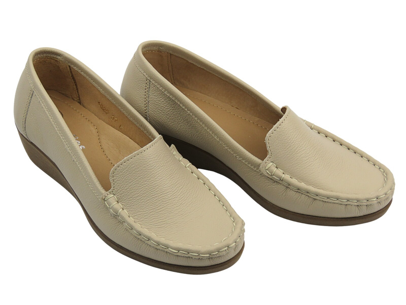 Skórzane mokasyny damskie na koturnie ecru Helios Komfort 4020