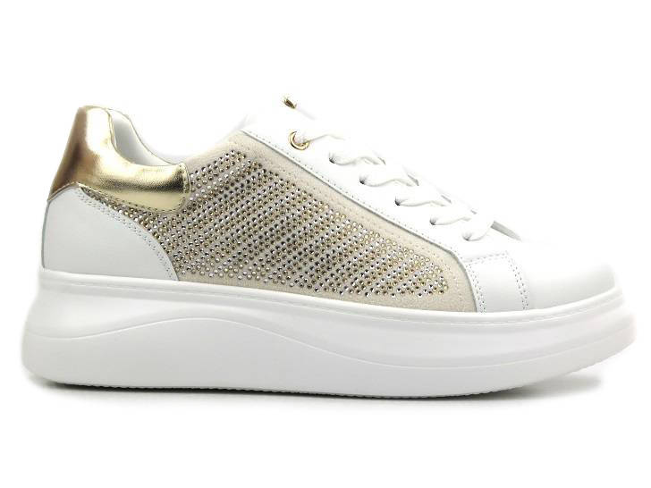Białe sneakersy damskie na platformie - INBLU IN001297