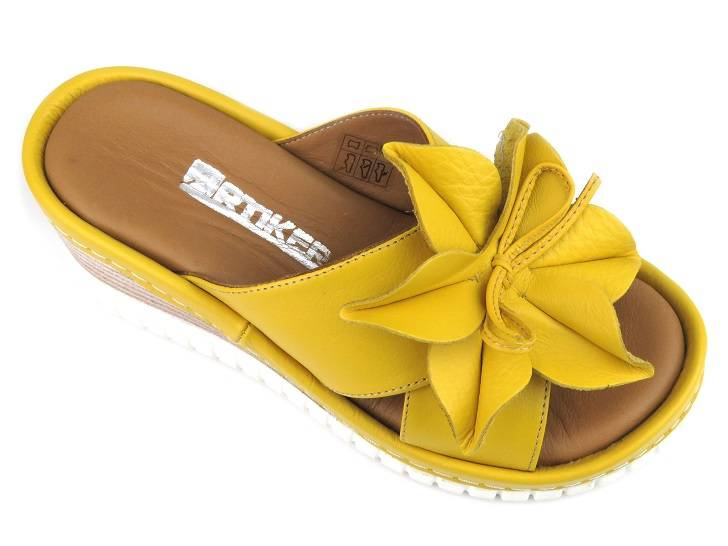 Skórzane klapki damskie na koturnie - Artiker 50C0504, żółte