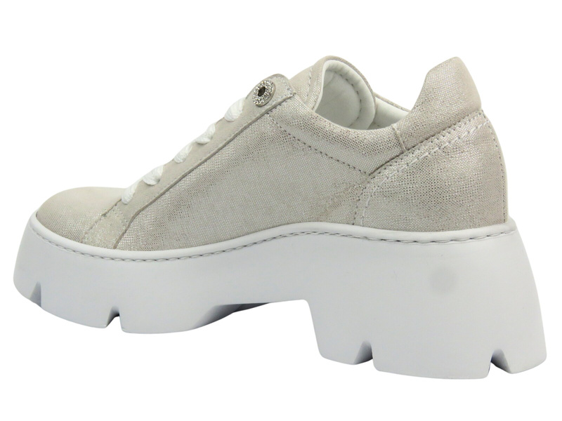 Sportowe buty damskie na platformie - CheBello 4632, srebrne-wiązane
