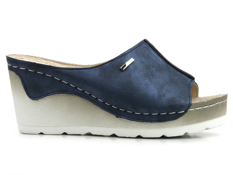 Klapki damskie na wysokim koturnie - SKOTNICKI KL-3-0618, granatowe