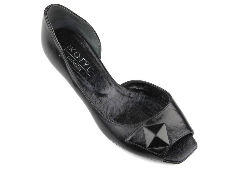 Skórzane, niskie czółenka KOTYL 095, czarne