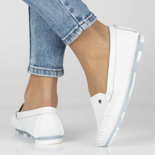 Skórzane mokasyny damskie - Filippo DP2037, białe