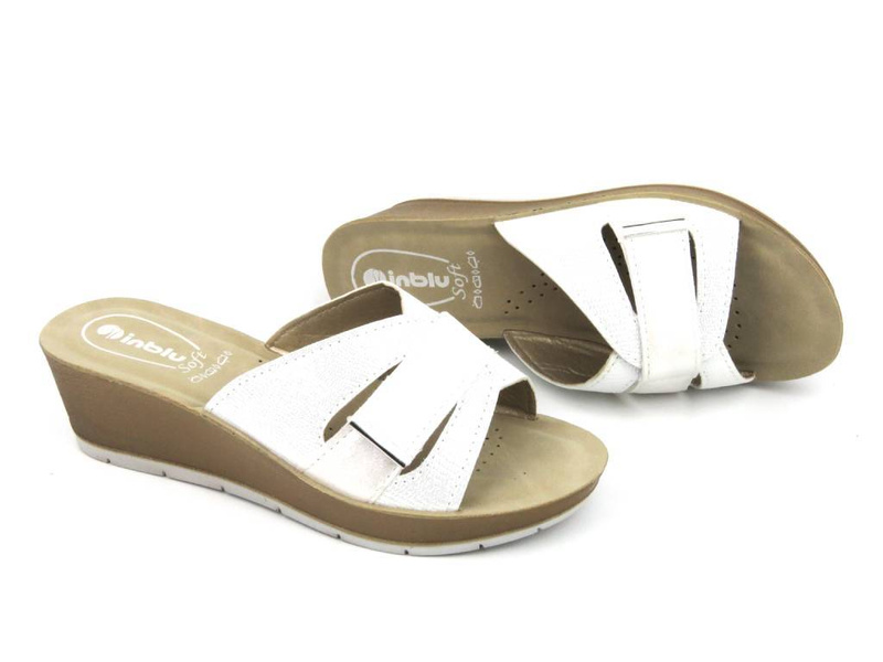 Klapki damskie na koturnie - INBLU RN-10, białe