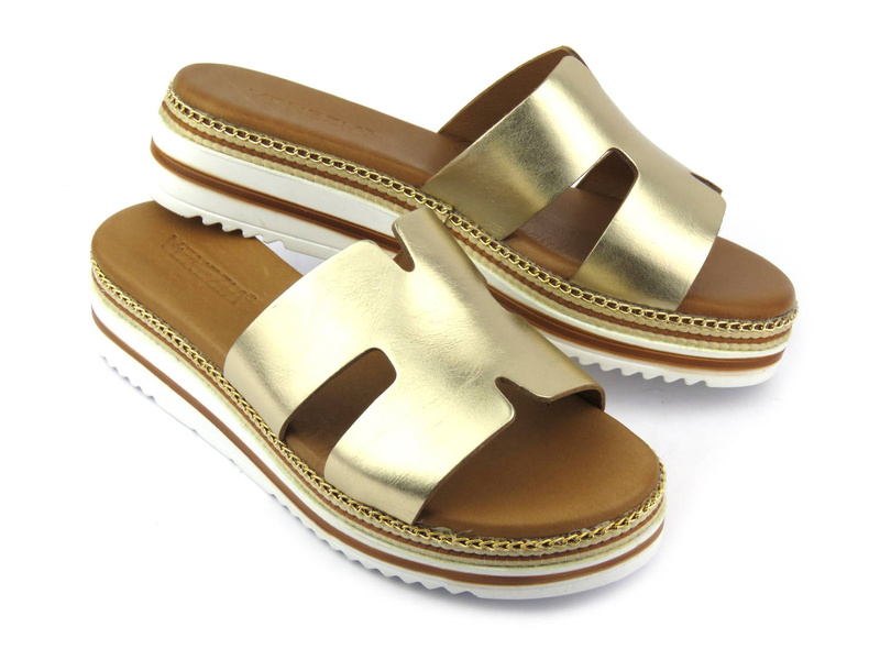 Skórzane klapki damskie na ozdobnej platformie - VENEZIA 261604, złote