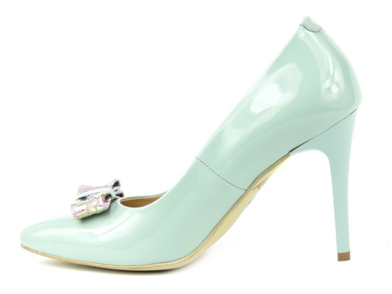 Eleganckie szpilki z kokardą i noskiem w szpic - Kati 1862, pudrowe