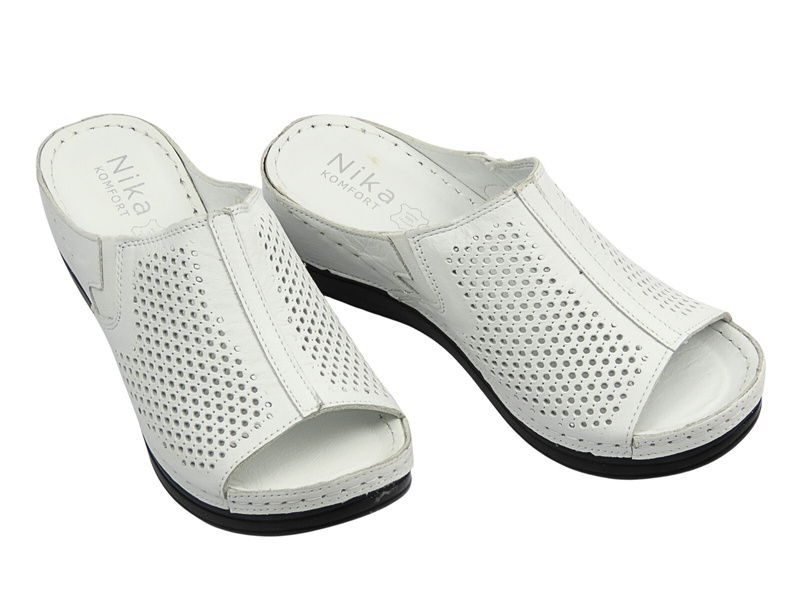Wygodne klapki damskie na koturnie białe Nika Komfort H-157