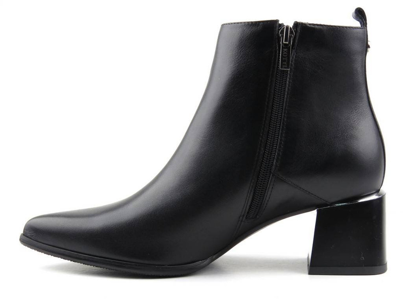 Eleganckie botki damskie z noskiem w szpic - Kotyl 4703, czarne