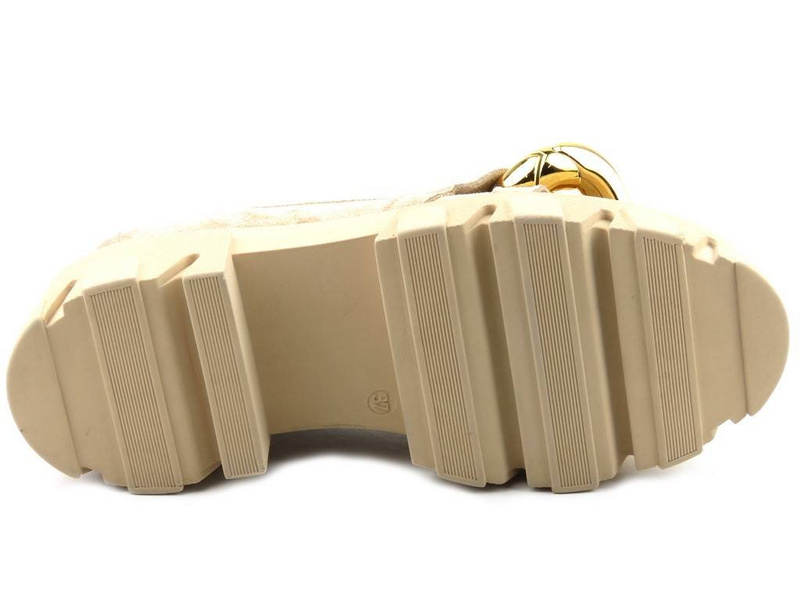 Beżowe półbuty, mokasyny damskie z ozdobnym łańcuchem - CARINII B5976