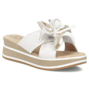 Stylowe klapki damskie Filippo DK7636/26 w białym kolorze