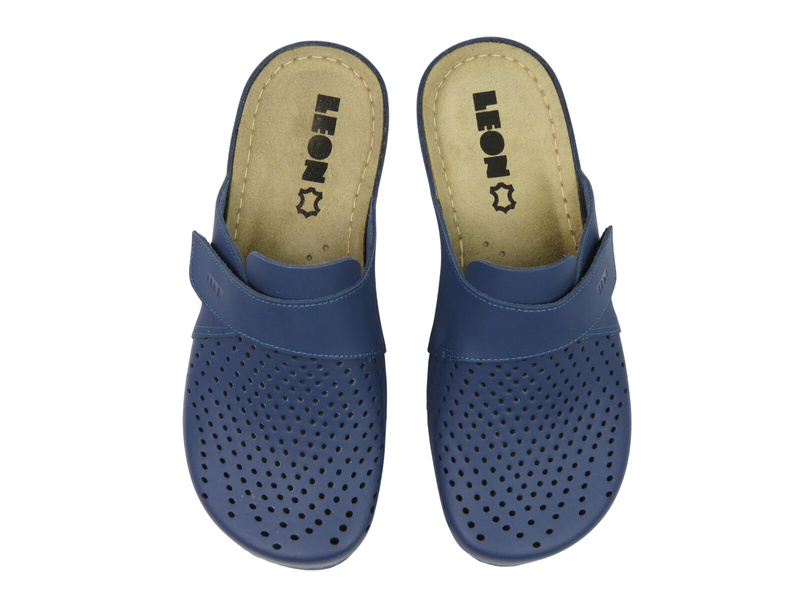 Skórzane, ażurowe klapki damskie granatowe Leon 970