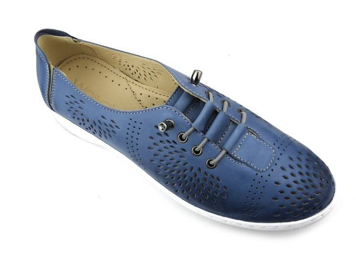 Skórzane półbuty damskie z ażurową cholewką - Wasak 0626, niebieskie