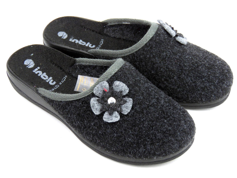 Ciepłe kapcie damskie z kwiatkiem na cholewce - INBLU 064-86, grafitowe