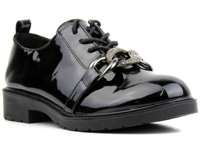 Półbuty damskie lakierowane z ozdobnym łańcuchem - S.BARSKI HY05-323A, czarne