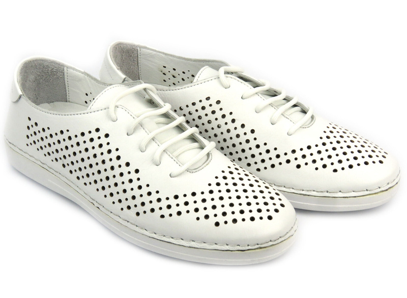 Ażurowe półbuty damskie - Artiker 54C0832, białe