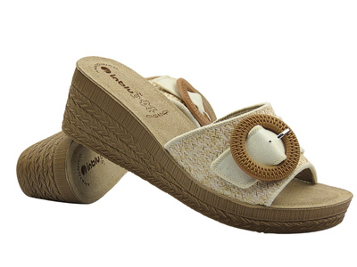 Klapki damskie na koturnie beżowe INBLU GO-11