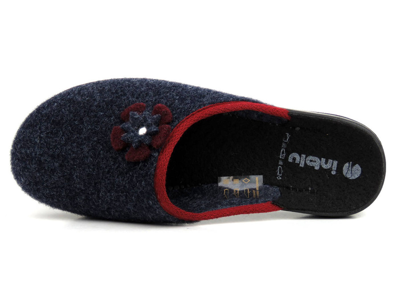 Ciepłe kapcie damskie z kwiatkiem na cholewce - INBLU 064-86, granatowe